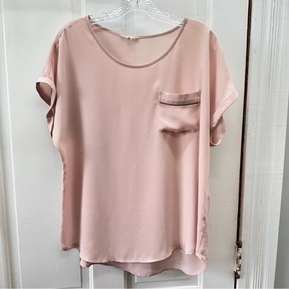 Maurices light pale pink‎ short sleeve blouse women's medium